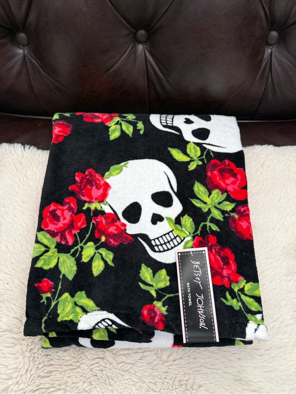 NWT Betsey Johnson Bath Towel Skulls and Roses